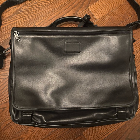Tumi Black Leather Men's Bag - Picture 5 of 16